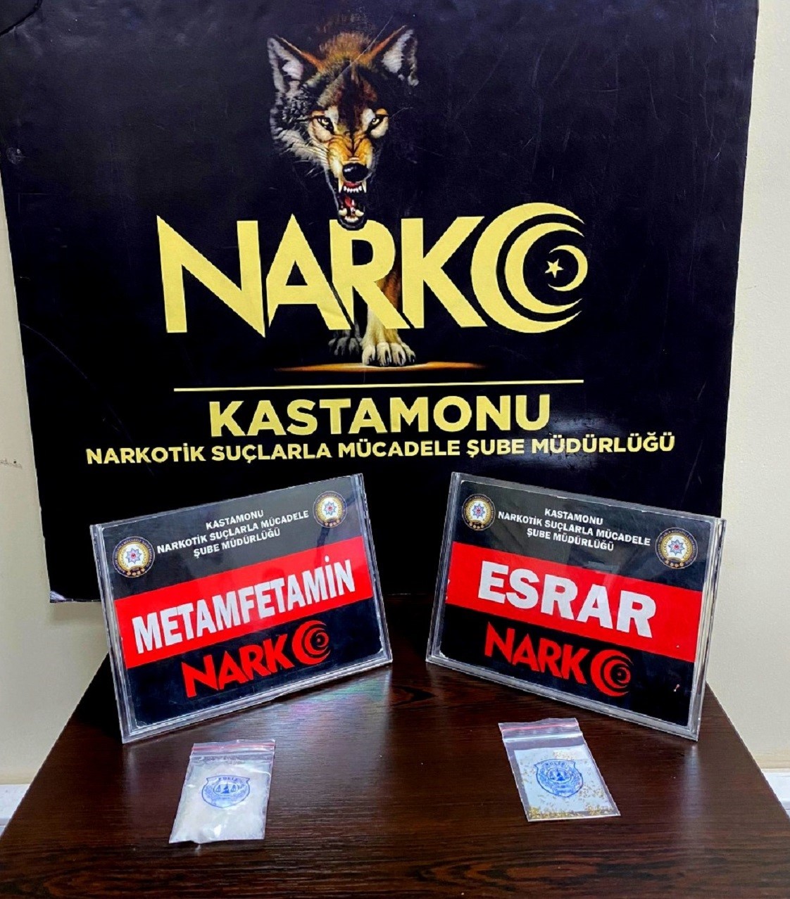 İSTANBUL’DAN SATIN ALDIKLARI UYUŞTURUCU MADDEYİ KASTAMONU’YA GETİREN 2 ŞAHIS POLİS