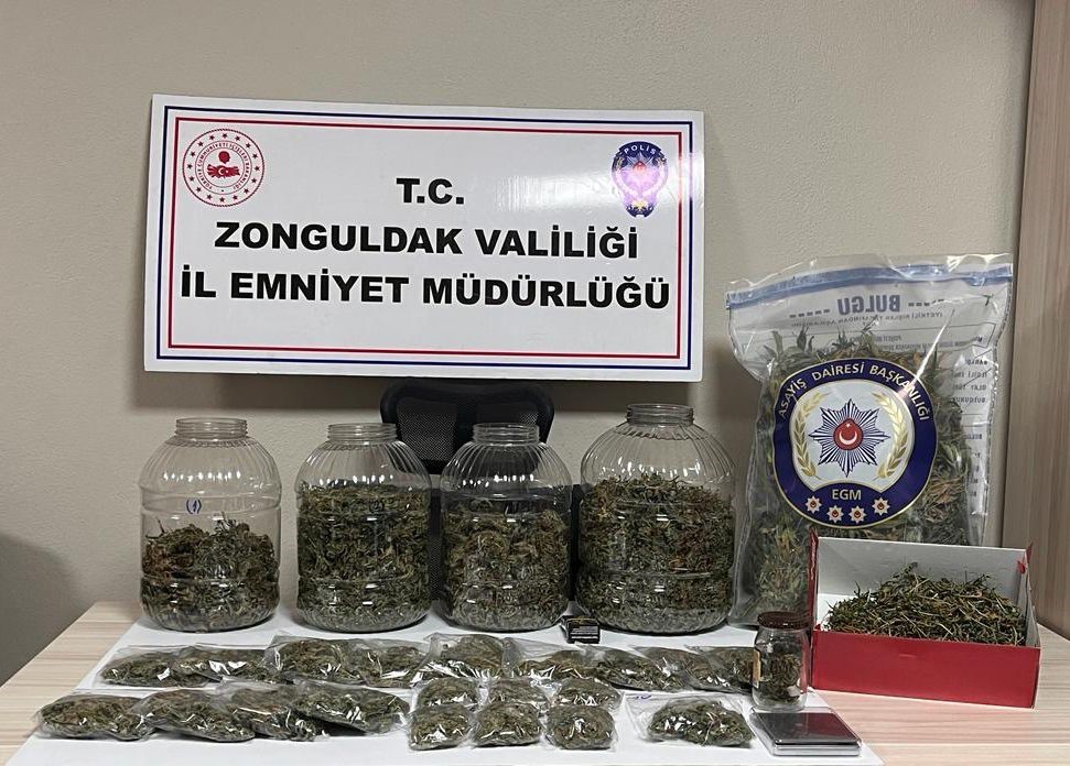 OPERASYON NETİCESİNDE 1 KİLO 800 GRAM UYUŞTURUCU MADDE VE 1