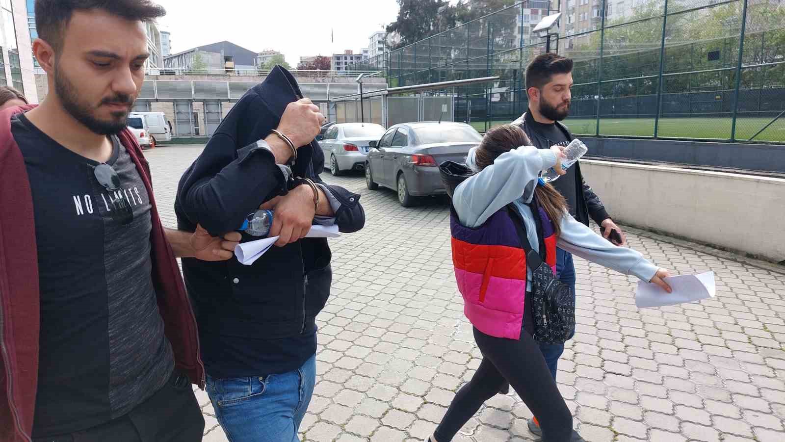 SAMSUN'DA UYUŞTURUCU TİCARETİNDEN GÖZALTINA ALINAN 1'İ KADIN 2 KİŞİ ÇIKARILDIKLARI