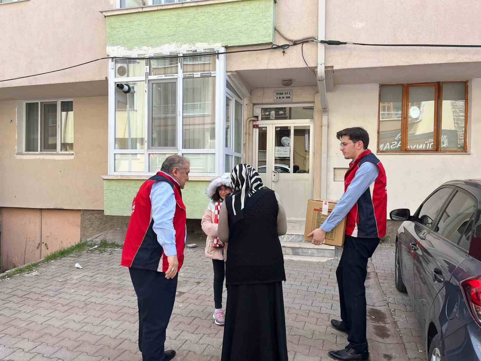 SİVAS’TA 500 AİLEYE GIDA KOLİSİ DAĞITAN VAKIFLAR SİVAS BÖLGE MÜDÜRLÜĞÜ