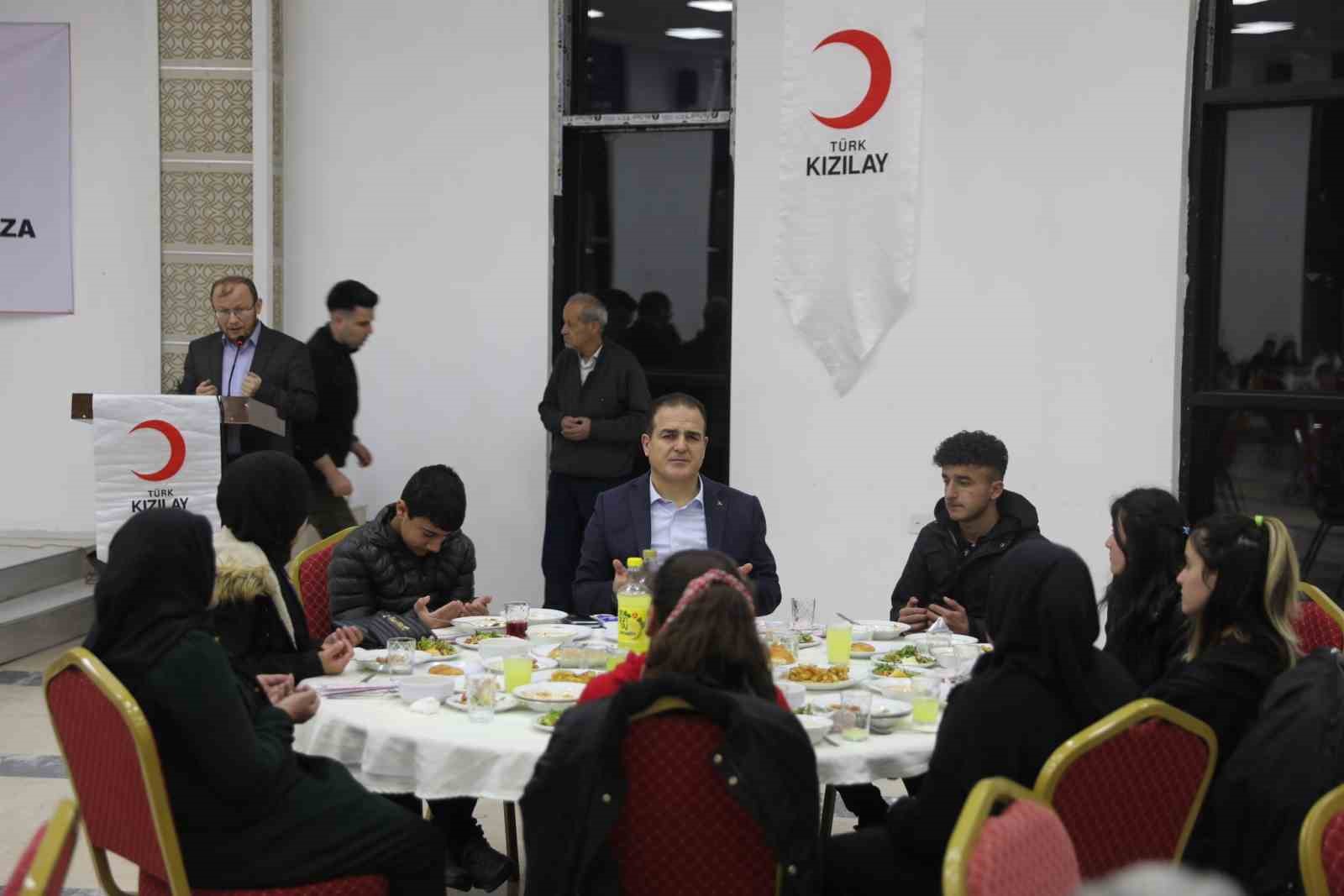 HAKKARİ VALİSİ VE BELEDİYE BAŞKAN VEKİLİ İDRİS AKBIYIK, TÜRK KIZILAY