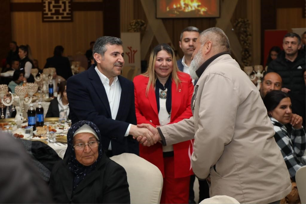 DÜZCE VALİSİ CEVDET ATAY, RAMANLAR VATANDAŞLARLA DÜZENLENEN İFTARDA BİR ARAYA