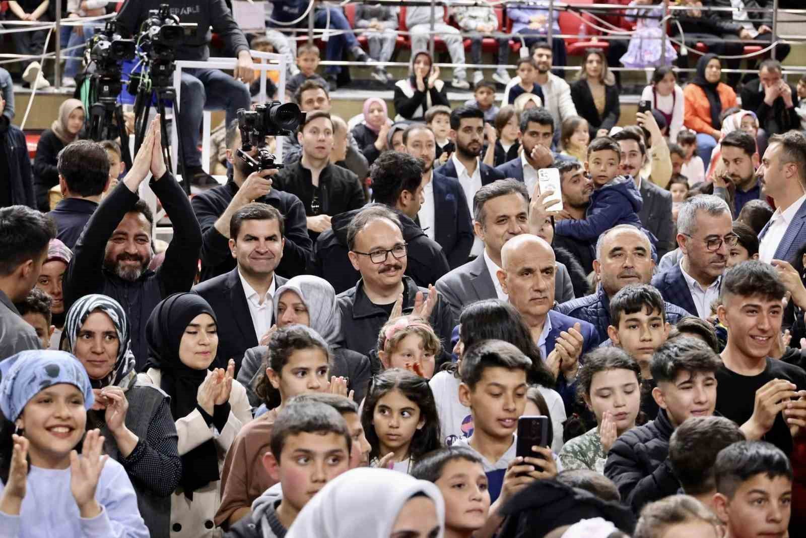 BİLECİK VALİSİ DR. KEMAL KIZILKAYA ELBİSTAN’DA ÇOCUKLAR İÇİN DÜZENLENEN ‘RAFADAN
