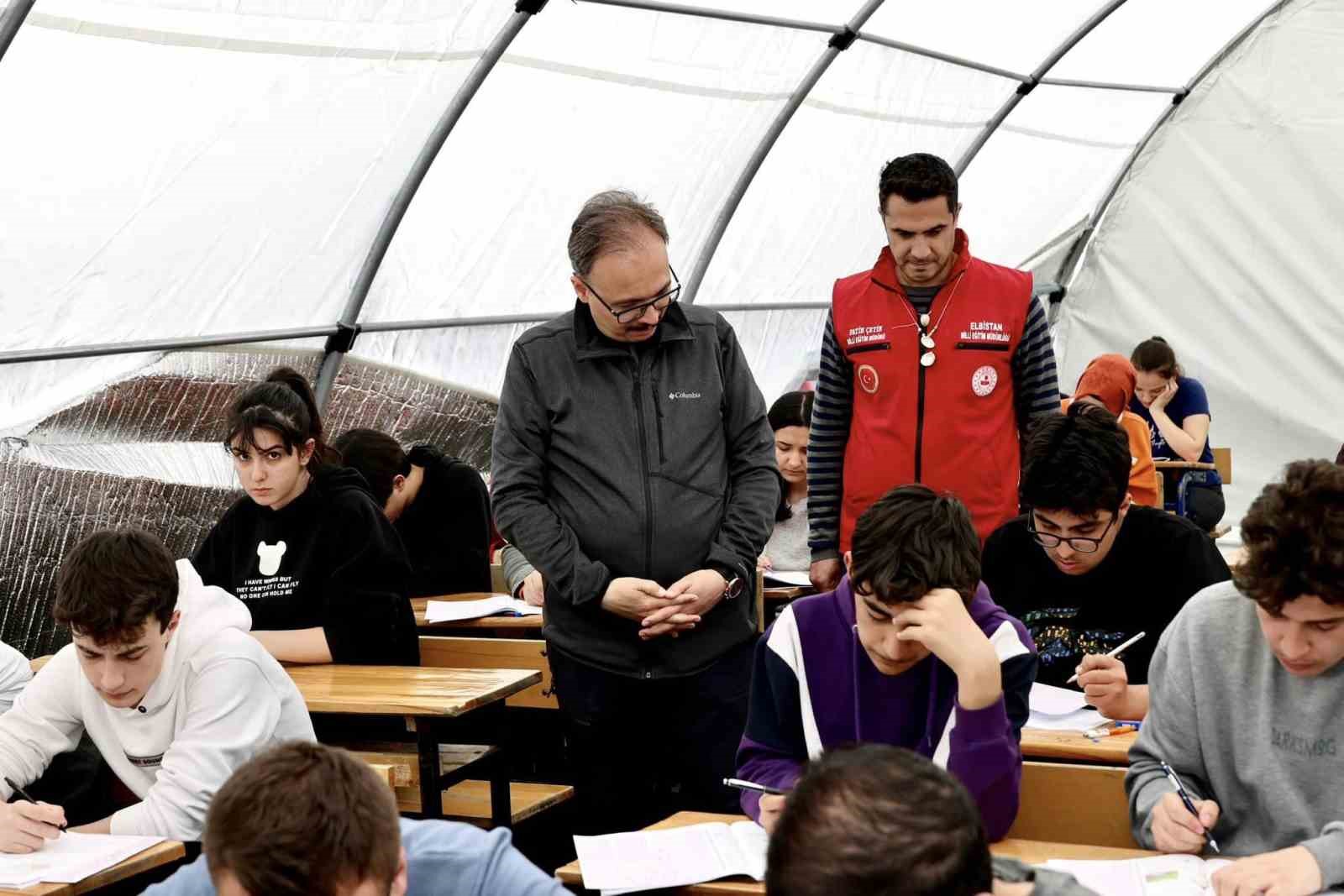 BİLECİK VALİSİ DR. KEMAL KIZILKAYA, ELBİSTAN’DA DEPREMDEN SONRA KURULAN SINAV