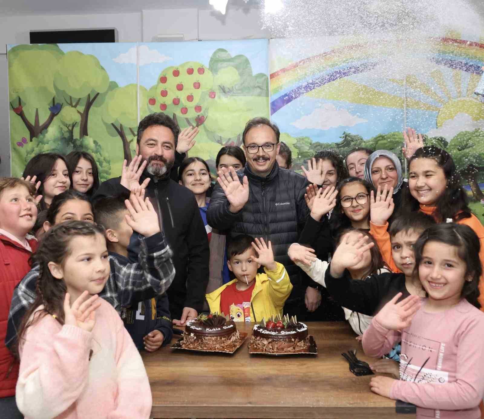 BİLECİK VALİSİ DR. KEMAL KIZILKAYA DEPREM BÖLGESİNDE YETİM KALAN ÇOCUKLAR
