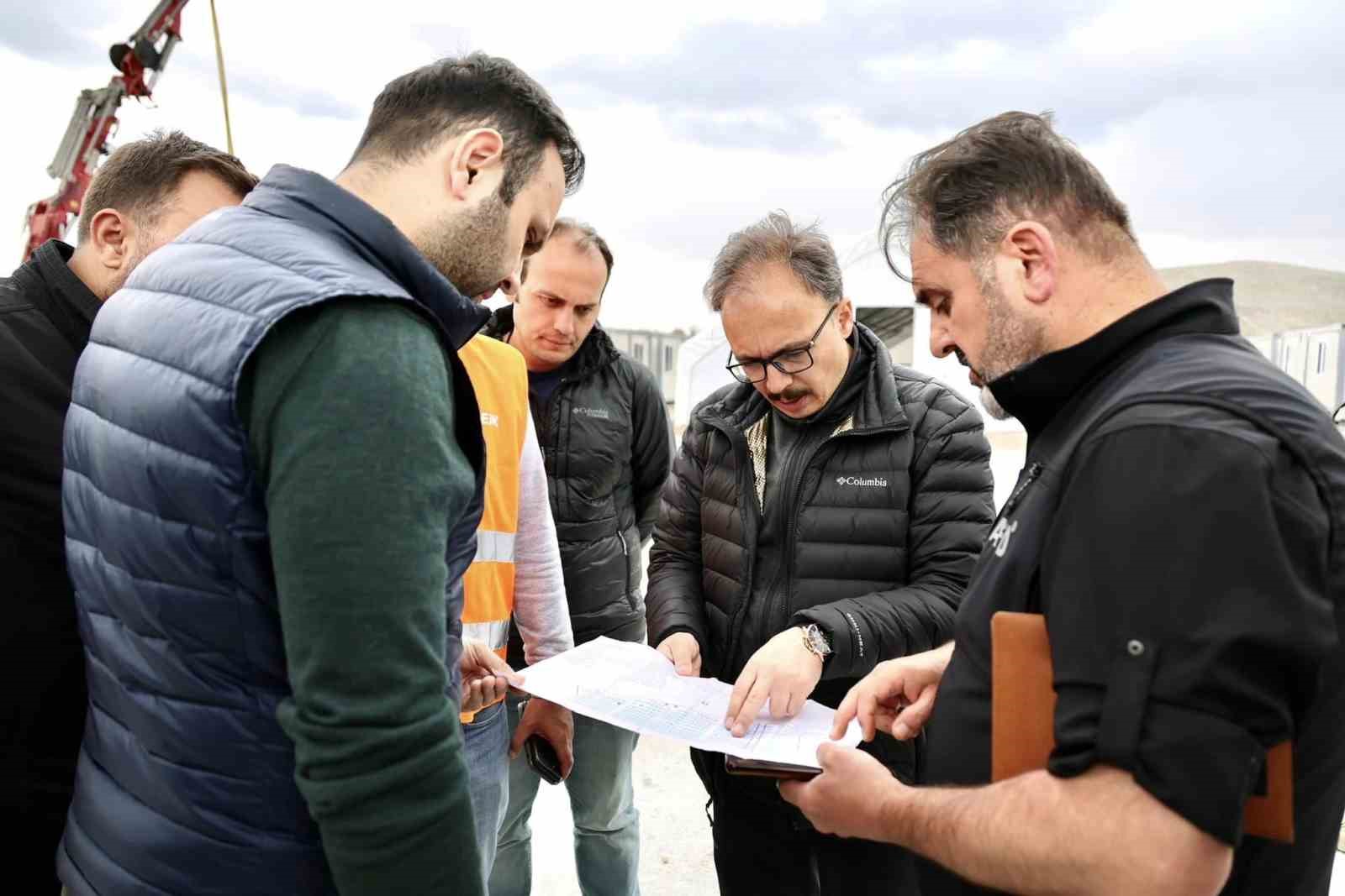 BİLECİK VALİSİ DR. KEMAL KIZILKAYA, ELBİSTAN’DA YAPIMINA DEVAM EDİLEN KONTEYNIR