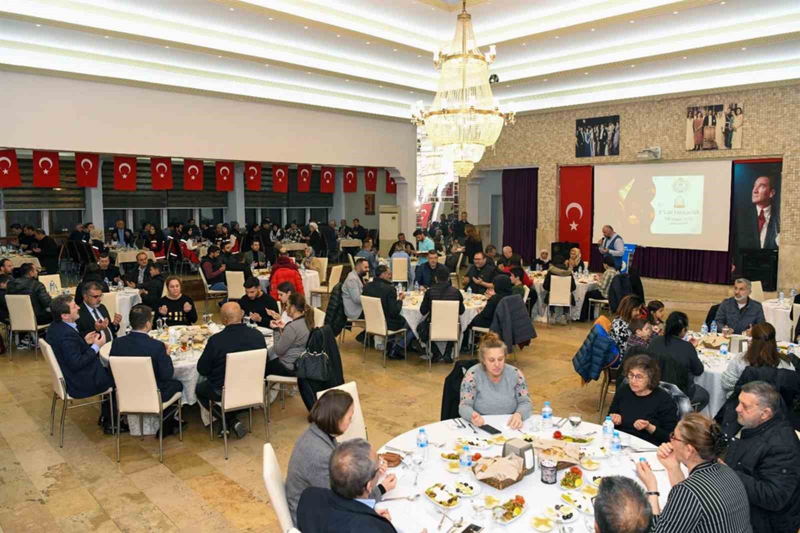 MUĞLA VALİSİ ORHAN TAVLI DÜNYA ROMANLAR GÜNÜNDE ROMAN VATANDAŞLARLA İFTARDA