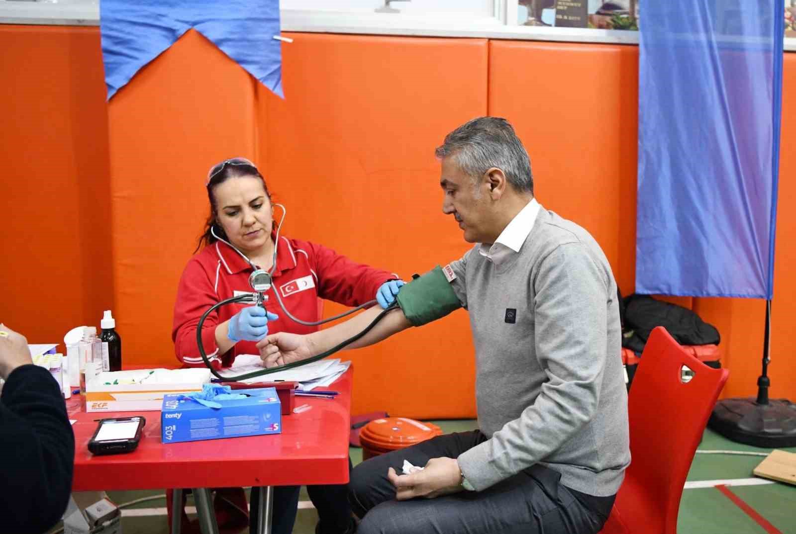 KIZILAY’A KAN BAĞIŞINDA BULUNAN KARAMAN VALİSİ TUNCAY AKKOYUN, KAN MESELESİNİN