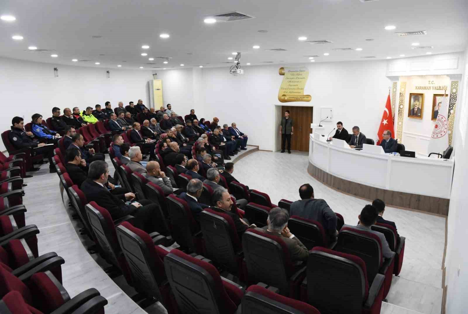 KARAMAN VALİSİ TUNCAY AKKOYUN, RUTİN OLARAK DÜZENLENEN MUHTAR TOPLANTILARI KAPSAMINDA