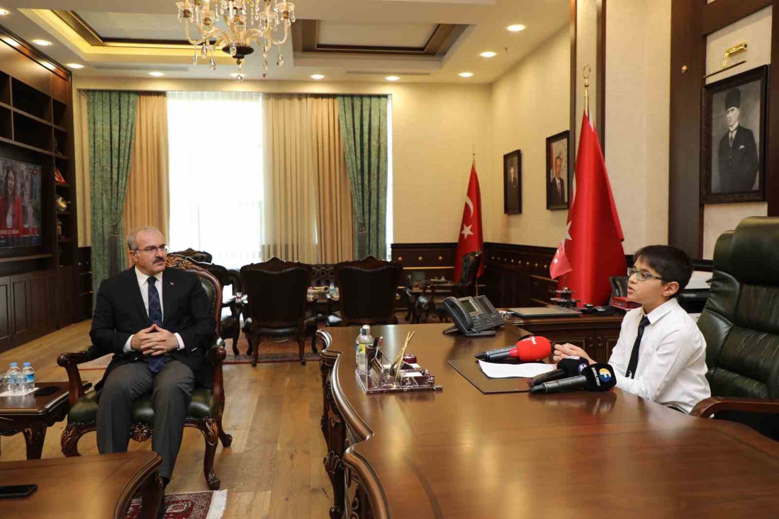 ELAZIĞ  VALİLİĞİ KOLTUĞUNA ŞEHİT  FEVZİ GÜRSU ORTAOKULU 5.