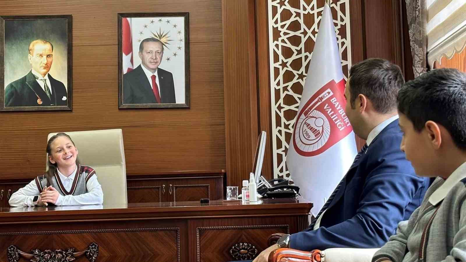 BAYBURT'TA 23 NİSAN ULUSAL EGEMENLİK VE ÇOCUK BAYRAMI DOLAYISIYLA VALİ