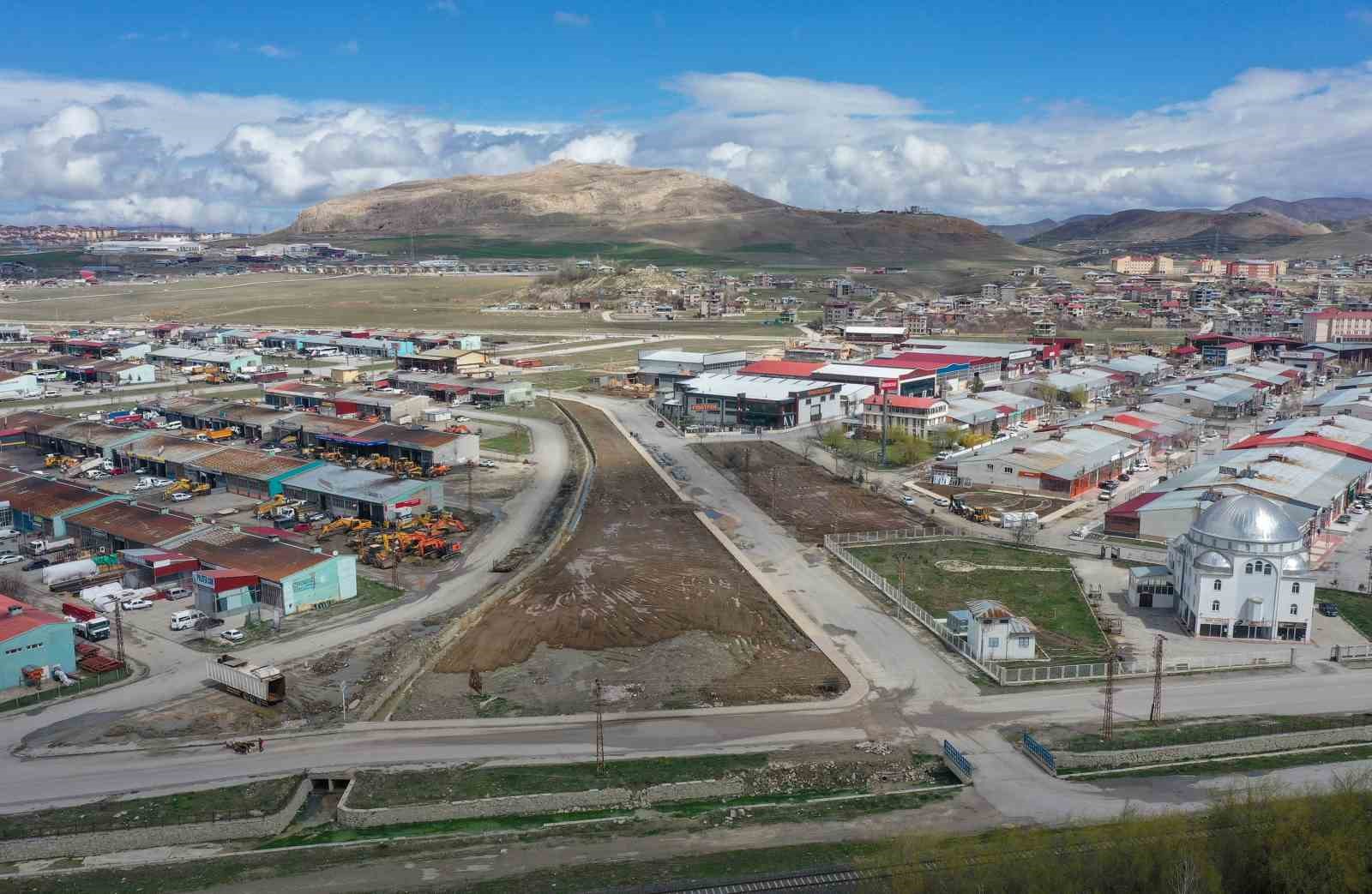 VAN BÜYÜKŞEHİR BELEDİYESİ, YENİ MARANGOZLAR SANAYİ SİTESİ’NDE 12 DÖNÜMLÜK ALANDA