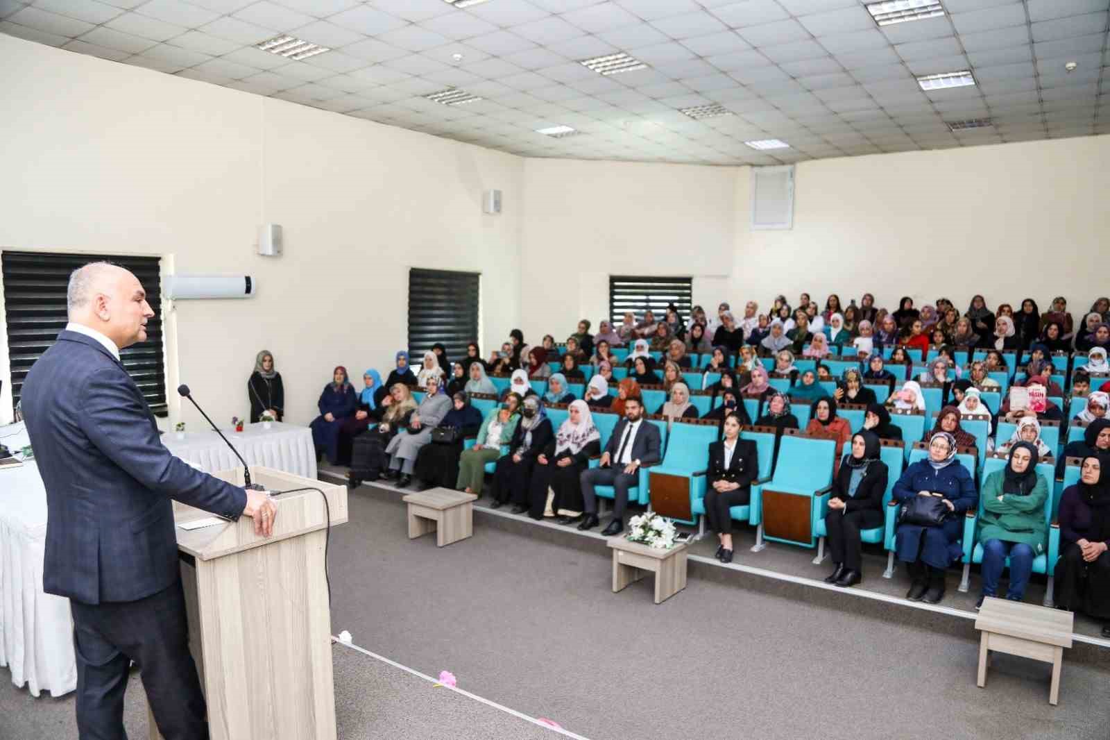 VAN BÜYÜKŞEHİR BELEDİYESİ, KADİR GECESİ NEDENİYLE KADINLARA YÖNELİK HATİM PROGRAMI