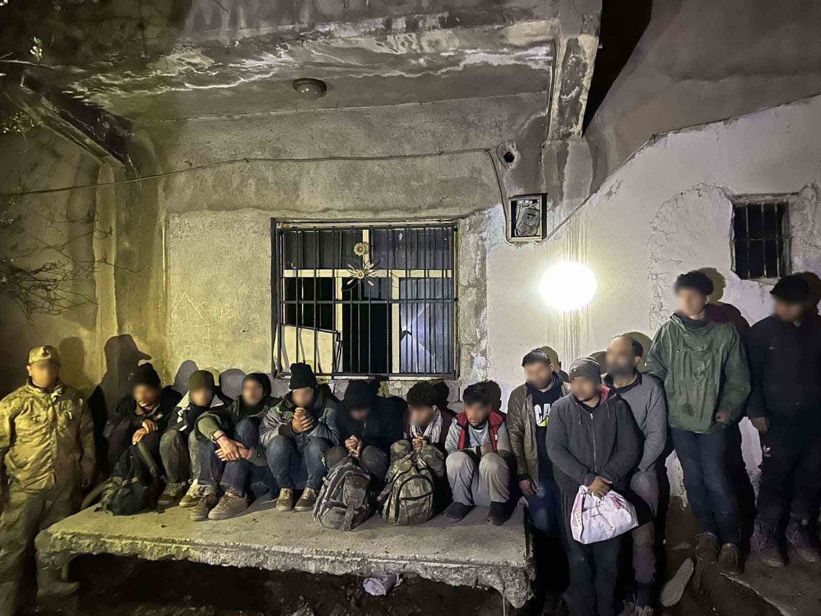 VAN’DA JANDARMA EKİPLERİNCE YAPILAN ÇALIŞMALAR SONUCUNDA 13 AFGANİSTAN UYRUKLU DÜZENSİZ