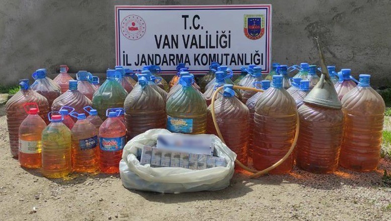 VAN İL JANDARMA KOMUTANLIĞI EKİPLERİNCE BİR İKAMETTE YAPTIĞI ARAMADA 858