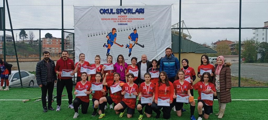 VAN’IN İPEKYOLU İLÇESİNDEKİ MEHMET AKİF ERSOY ANADOLU LİSESİ KADINLAR ÇİM