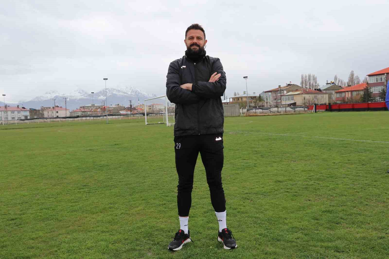 VANSPOR KALECİSİ HAYDAR YILMAZ (39), KALESİNİ TAM BİN 113 DAKİKA
