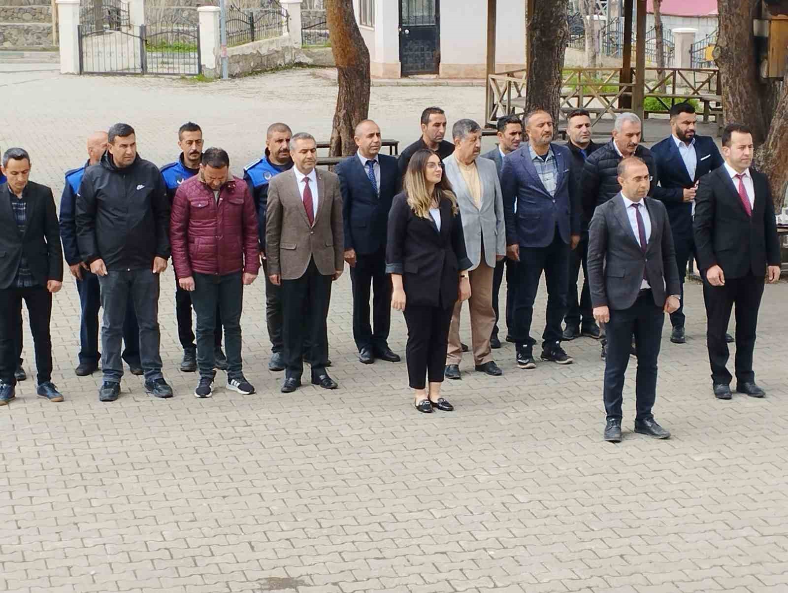 VARTO DA 23 NİSAN ETKİNLİKLERİ ÇERÇEVESİNDE ÇELENK SUNUMU