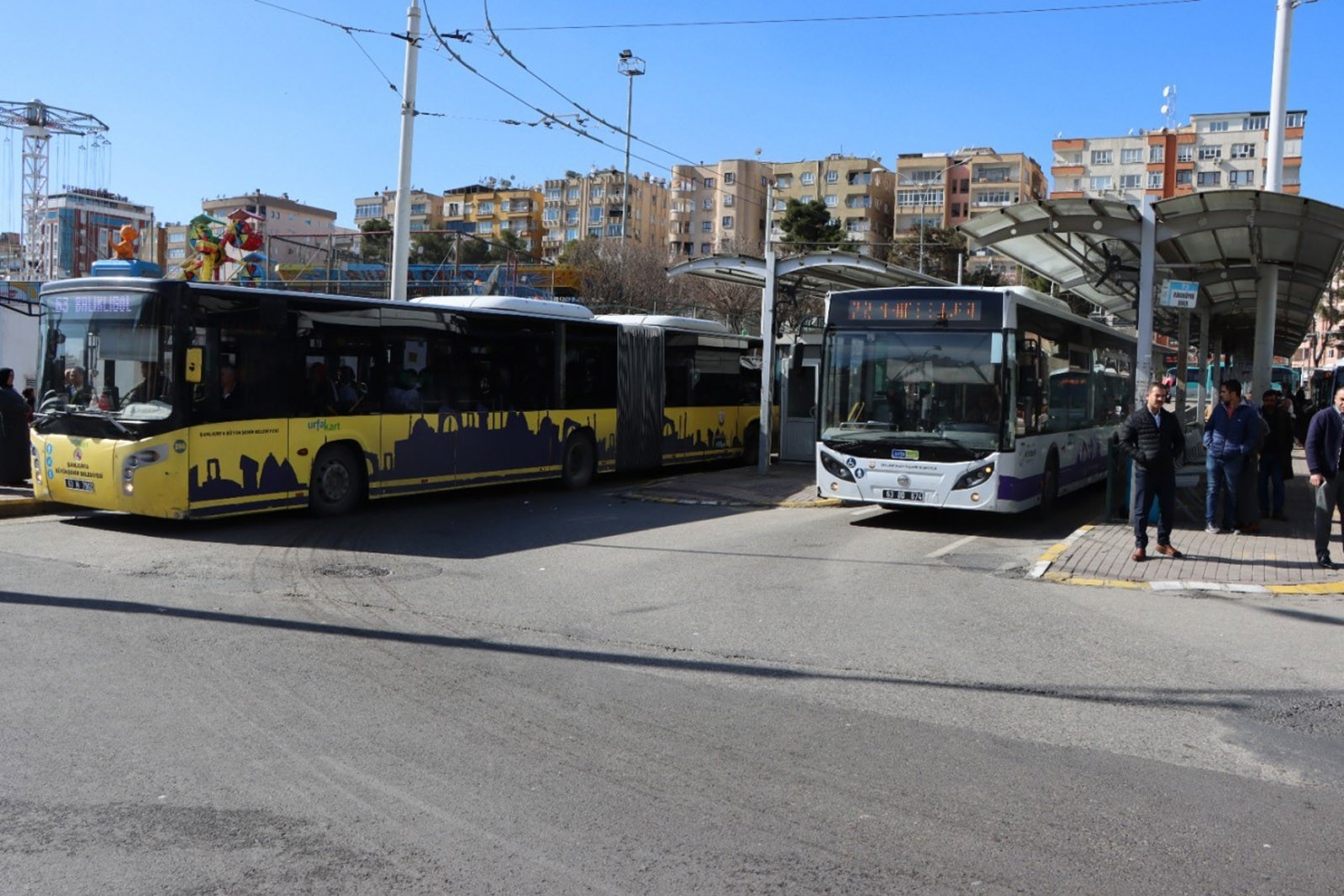VATANDAŞLAR OTOBÜSLERE ÜCRETSİZ BİNECEK