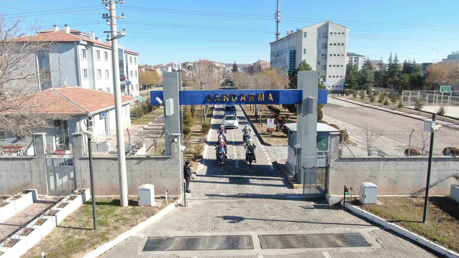 AKSARAY’DA VERGİ KAÇAKÇILIĞI YAPTIĞI TESPİT EDİLEN 4 AKARYAKIT İSTASYONU JANDARMA