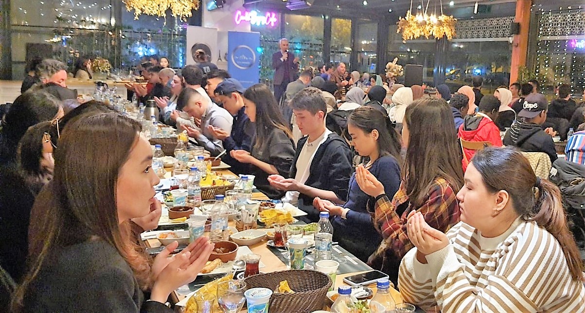 EĞİTİM HAYATLARINI DENİZLİ’DE SÜRDÜREN 20 AYRI ÜLKEDEN 90 ÖĞRENCİ, RAMAZAN