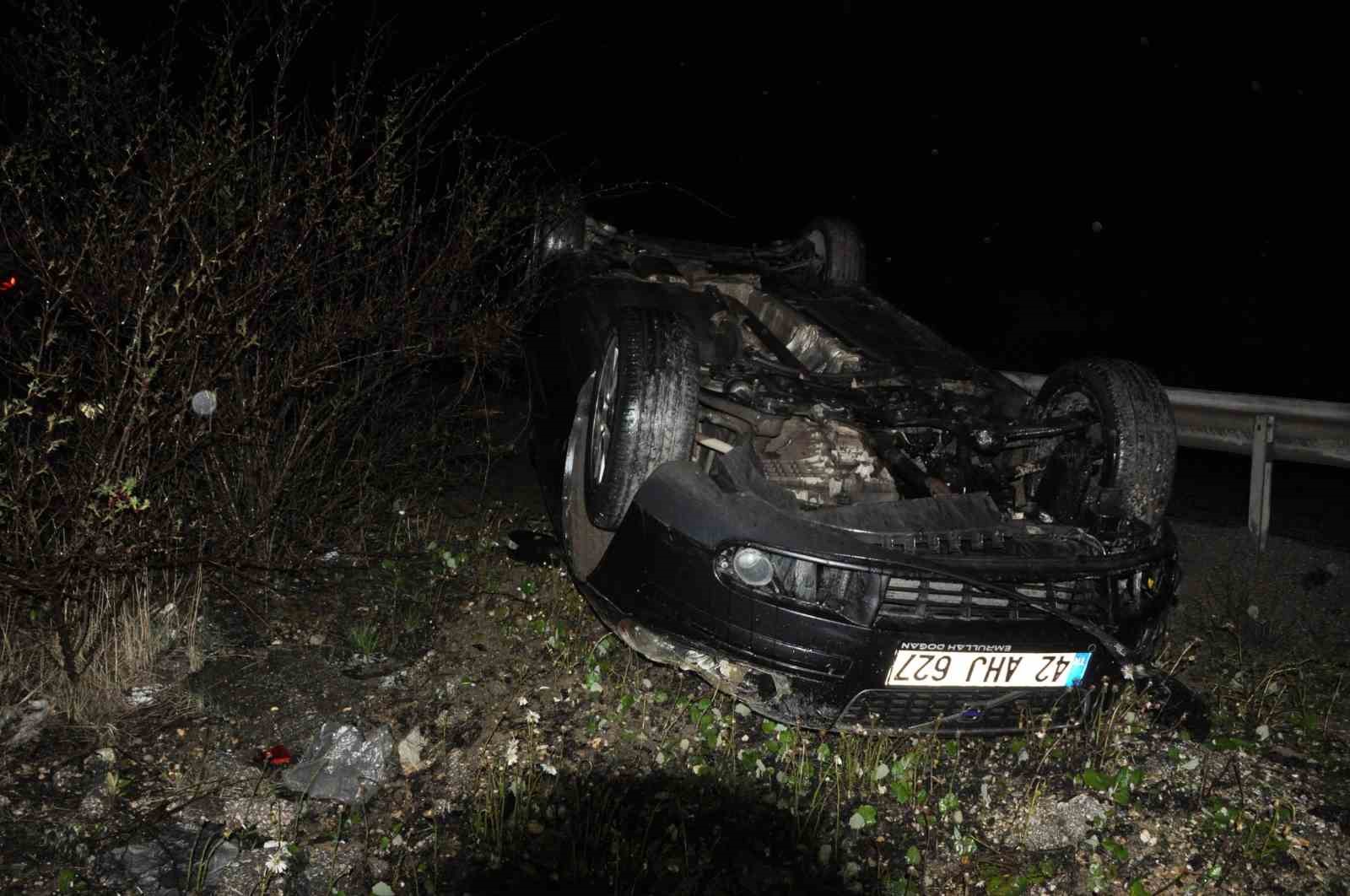 MUDURNU-NALLIHAN KARAYOLUNDA YAĞMUR YAĞIŞI NEDENİYLE KONTROLDEN ÇIKAN OTOMOBİL YOLDAN ÇIKARAK
