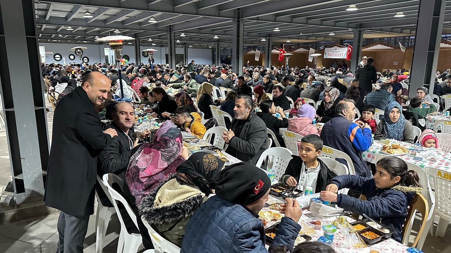 ALTINOVA BELEDİYESİ, RAMAZAN AYI BOYUNCA DÜZENLEDİĞİ İFTAR YEMEKLERİ VE RAMAZAN