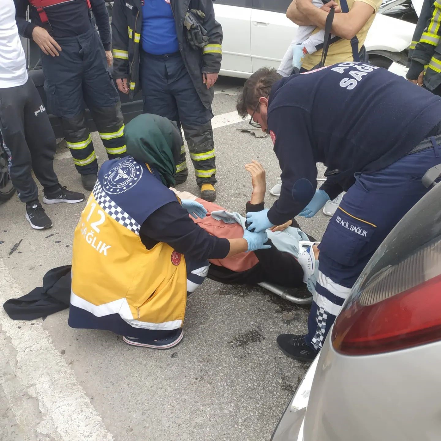 YALOVA’DA 3 OTOMOBİLİN KARIŞTIĞI ZİNCİRLEME KAZADA 1 KİŞİ YARALANDI.