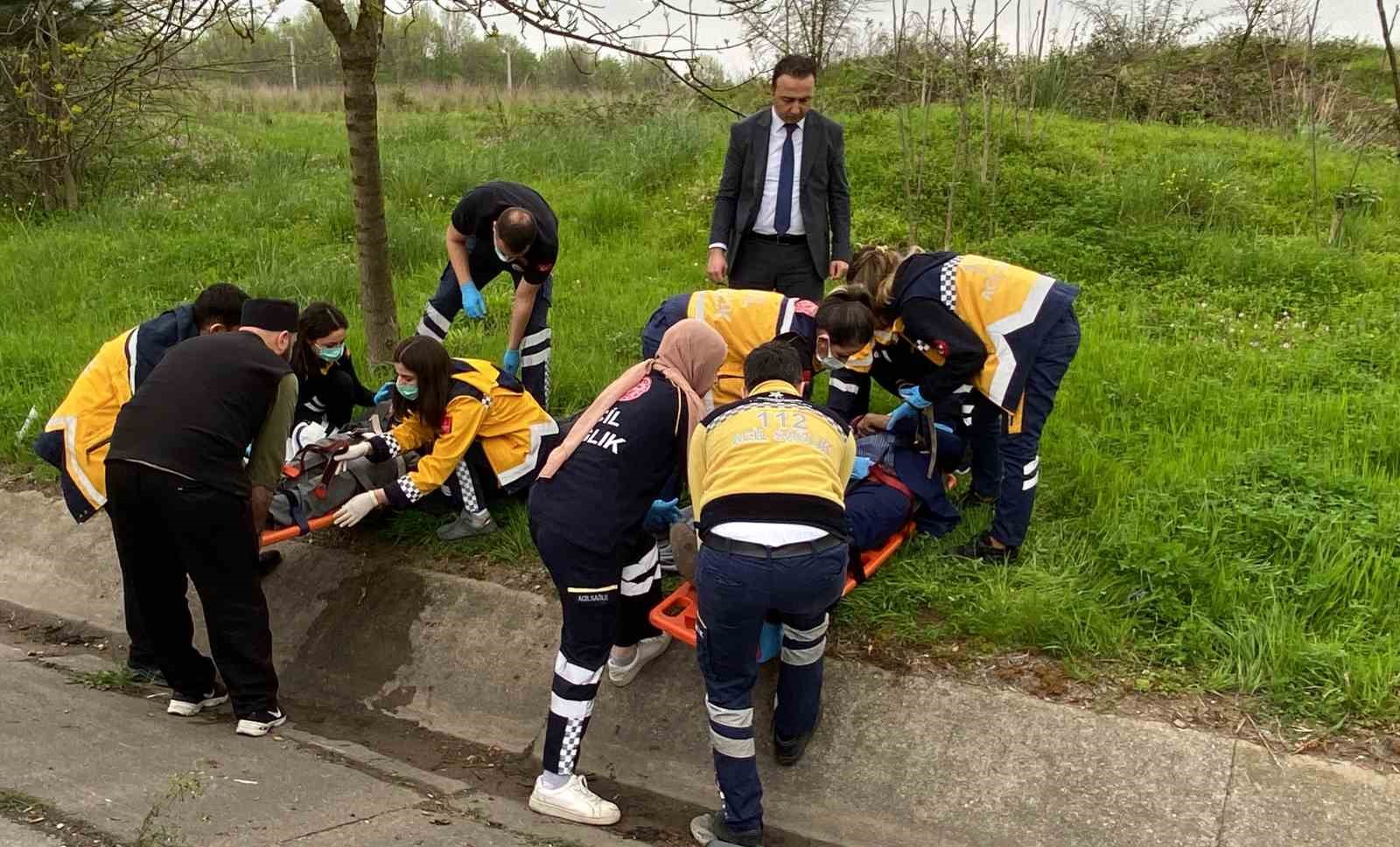 KOCAELİ'DE KIRMIZI IŞIKLARDA DURAN HAFİF TİCARİ ARACA KAMYON ÇARPMASI NETİCESİNDE