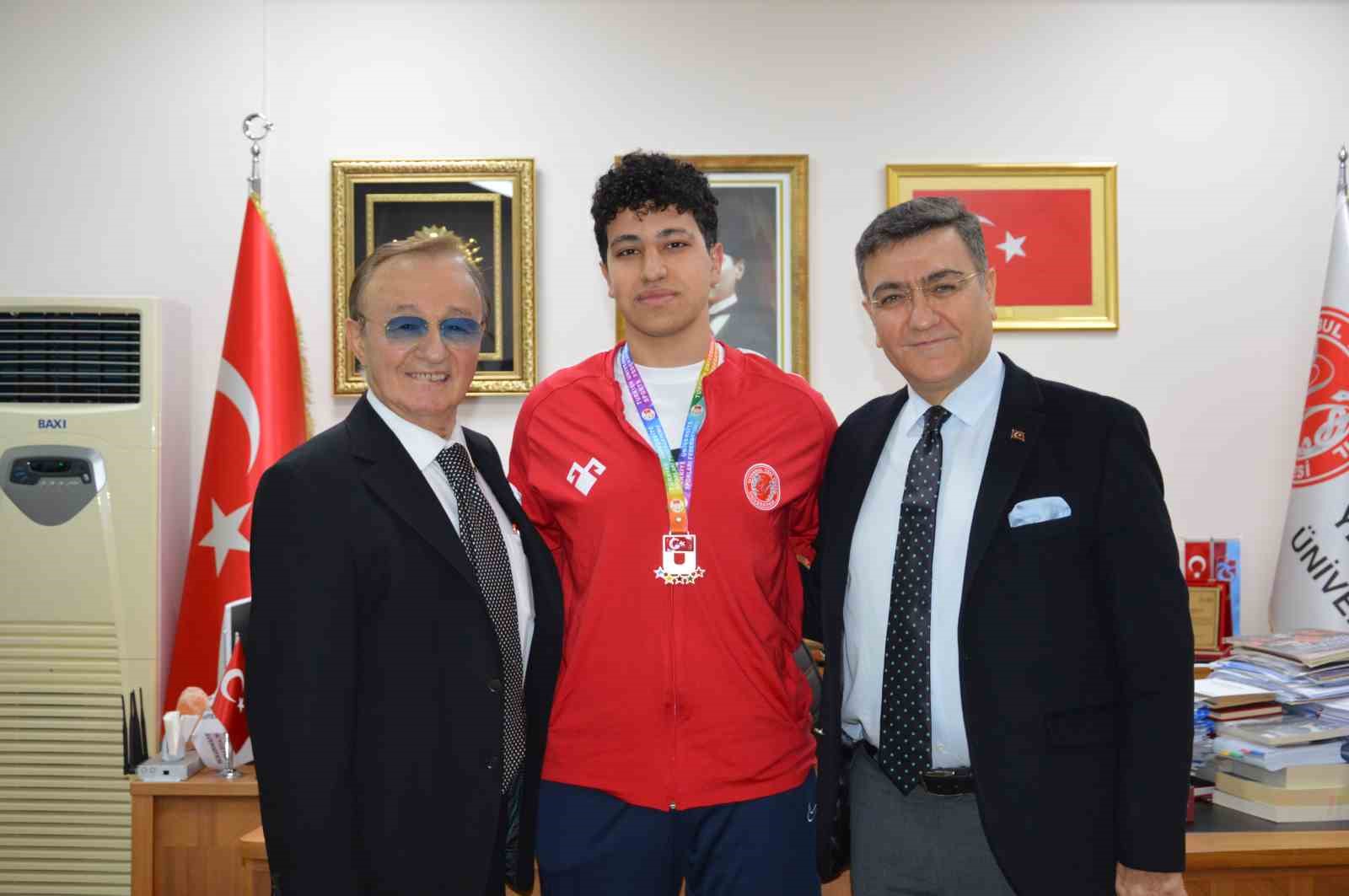 MİLLİ TAKIM SPORCUSU YASİN DOĞUKAN BENZER, ÜNİVERSİTELERARASI TÜRKİYE KARATE ŞAMPİYONASI'NDA