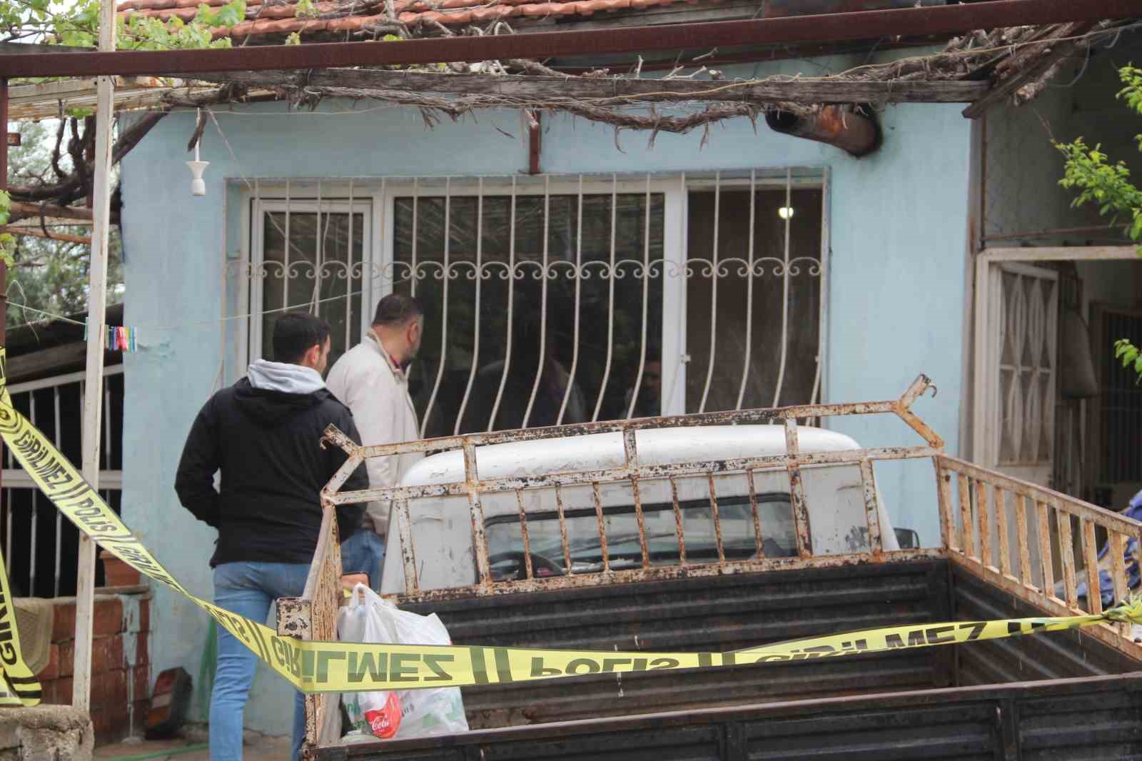 ANTALYA’DA 73 YAŞINDAKİ YAŞLI ADAM, YALNIZ YAŞADIĞI MÜSTAKİL EVİNDE ÖLÜ