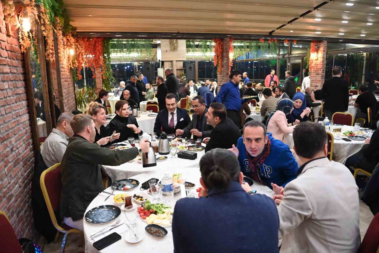 İSTANBUL’DA YAZILI VE GÖRSEL MEDYADA GÖREV YAPAN GENEL YAYIN YÖNETMENLERİ,