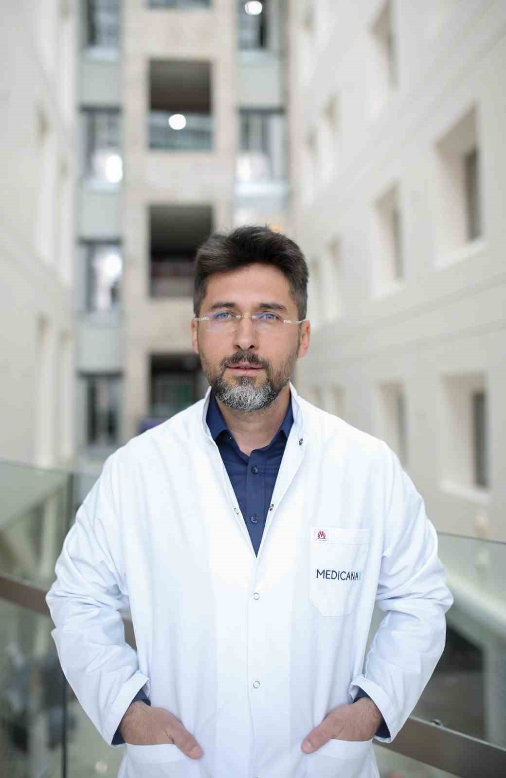 GENEL CERRAHİ UZMANI DOÇ. DR. HÜSEYİN ÖZDEN, YEMEK YERKEN YUTMADA