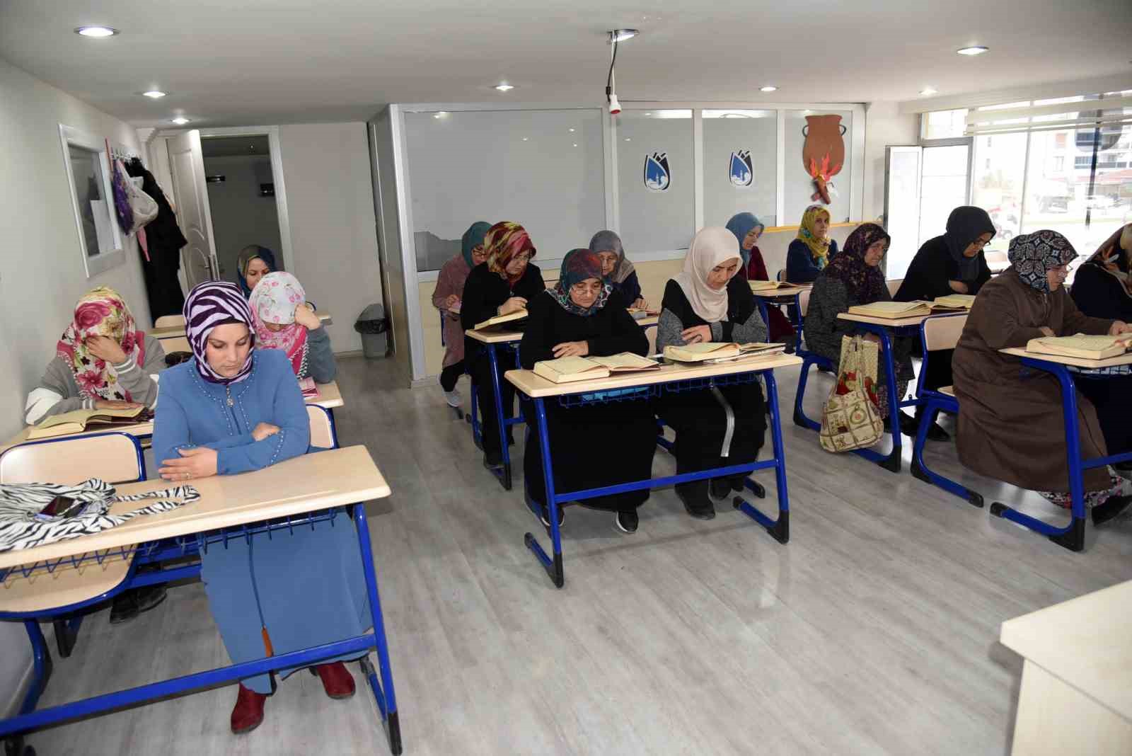 YUNUSEMRE BELEDİYESİ BÜNYESİNDE HİZMET VEREN YENİMAHALLE HANIMLAR LOKALİ VE MESLEK