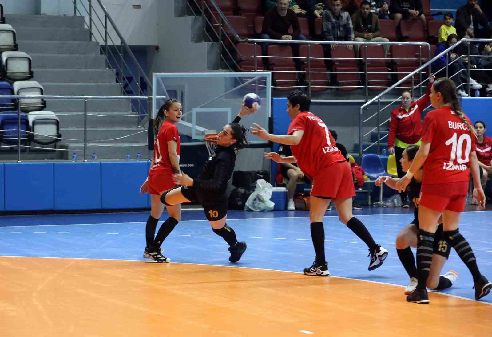 YENİMAHALLE BELEDİYESİ SK, KADINLAR SÜPER LİGİ PLAY-OFF 1. TURDA İZMİR