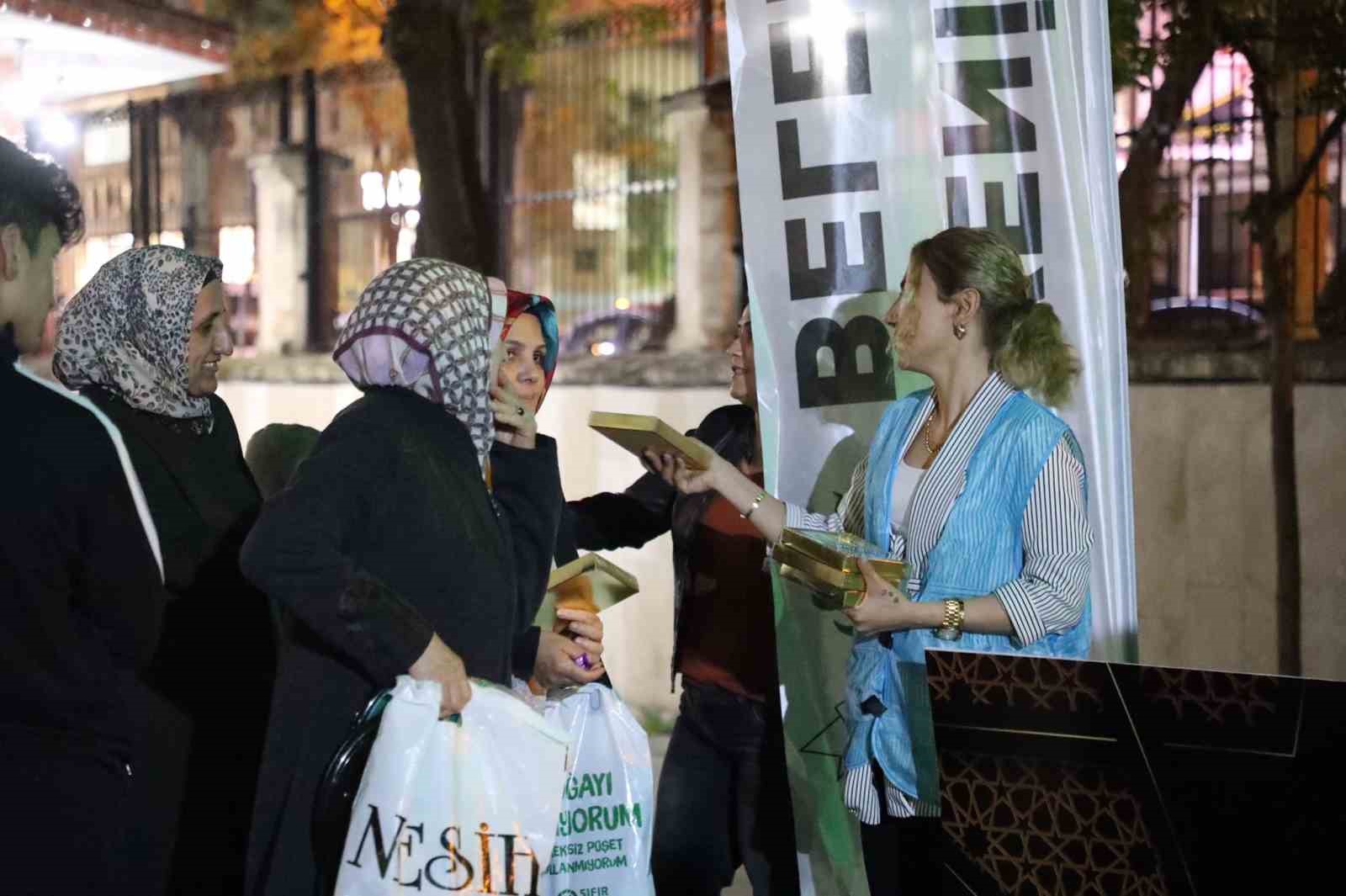 DİYARBAKIR'IN YENİŞEHİR BELEDİYESİ, KOOPERATİFLER MAHALLESİNDE BULUNAN OFİS CAMİDE İBADETLERİNİ YERİNE