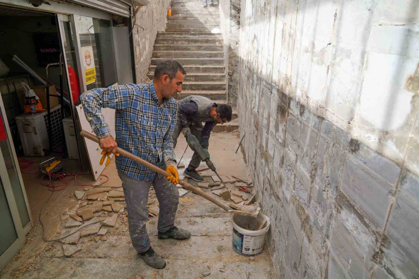 DİYARBAKIR BÜYÜKŞEHİR BELEDİYESİ, OFİS YER ALTI ÇARŞISININ GİRİŞLERİNİ YENİLEME ÇALIŞMALARINA