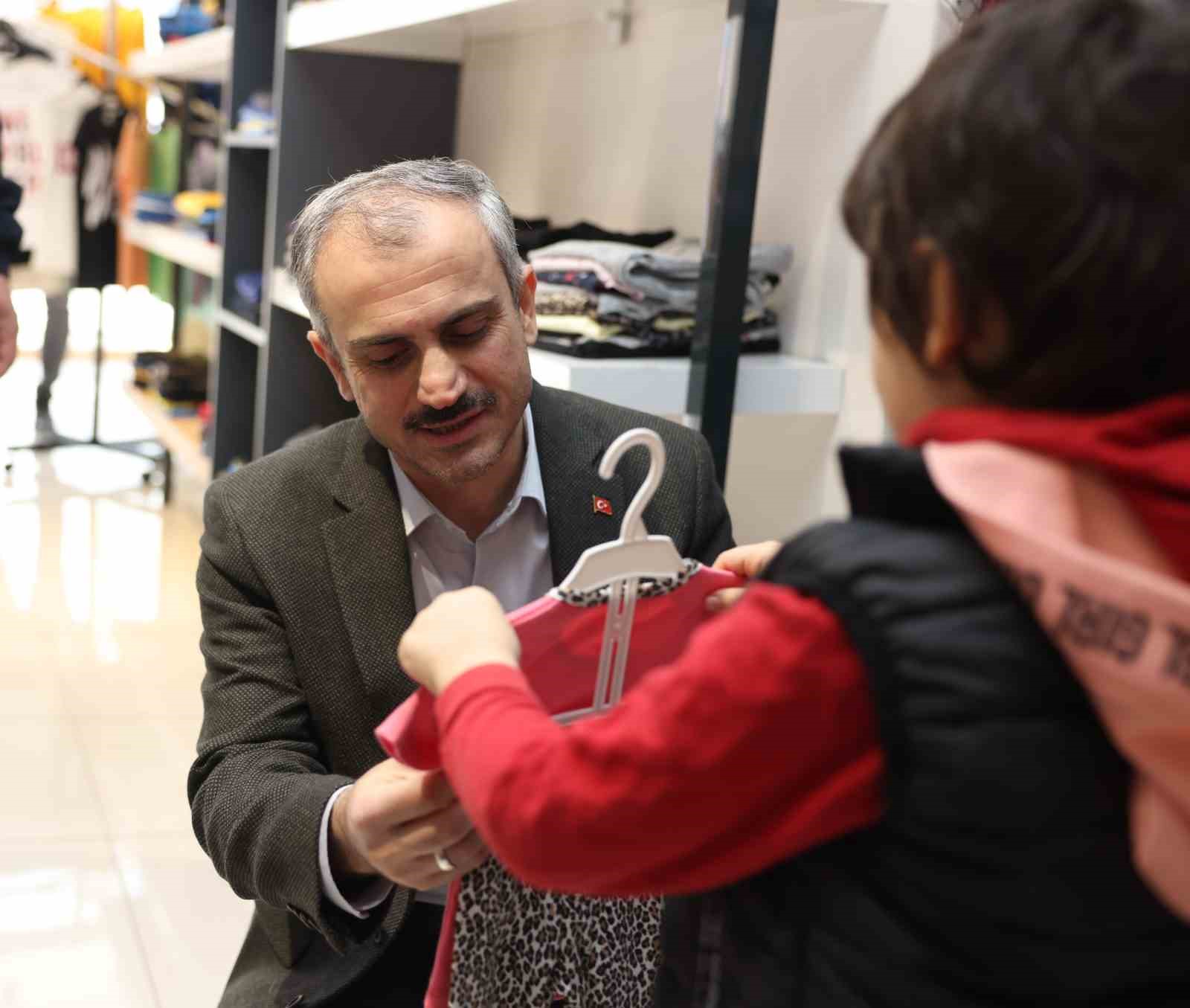ÇAYIROVA BELEDİYE BAŞKANI BÜNYAMİN ÇİFTÇİ, RAMAZAN BAYRAM ÖNCESİ İLÇEDE YAŞAYAN