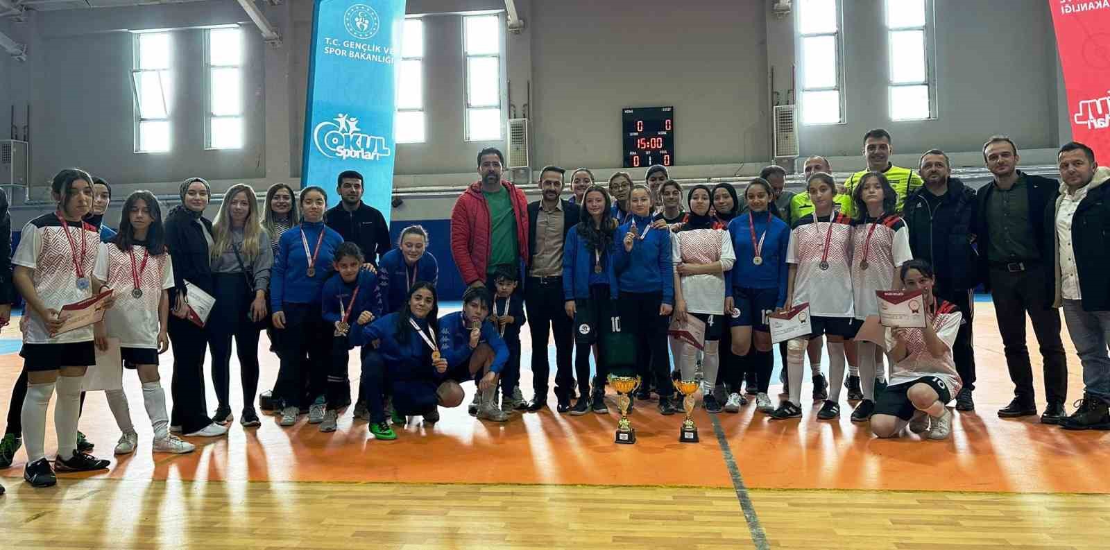 DÜZCE’DE OKUL SPORLARI YILDIZLAR KIZLAR VE ERKEKLER FUTSAL MÜSABAKALARI 500