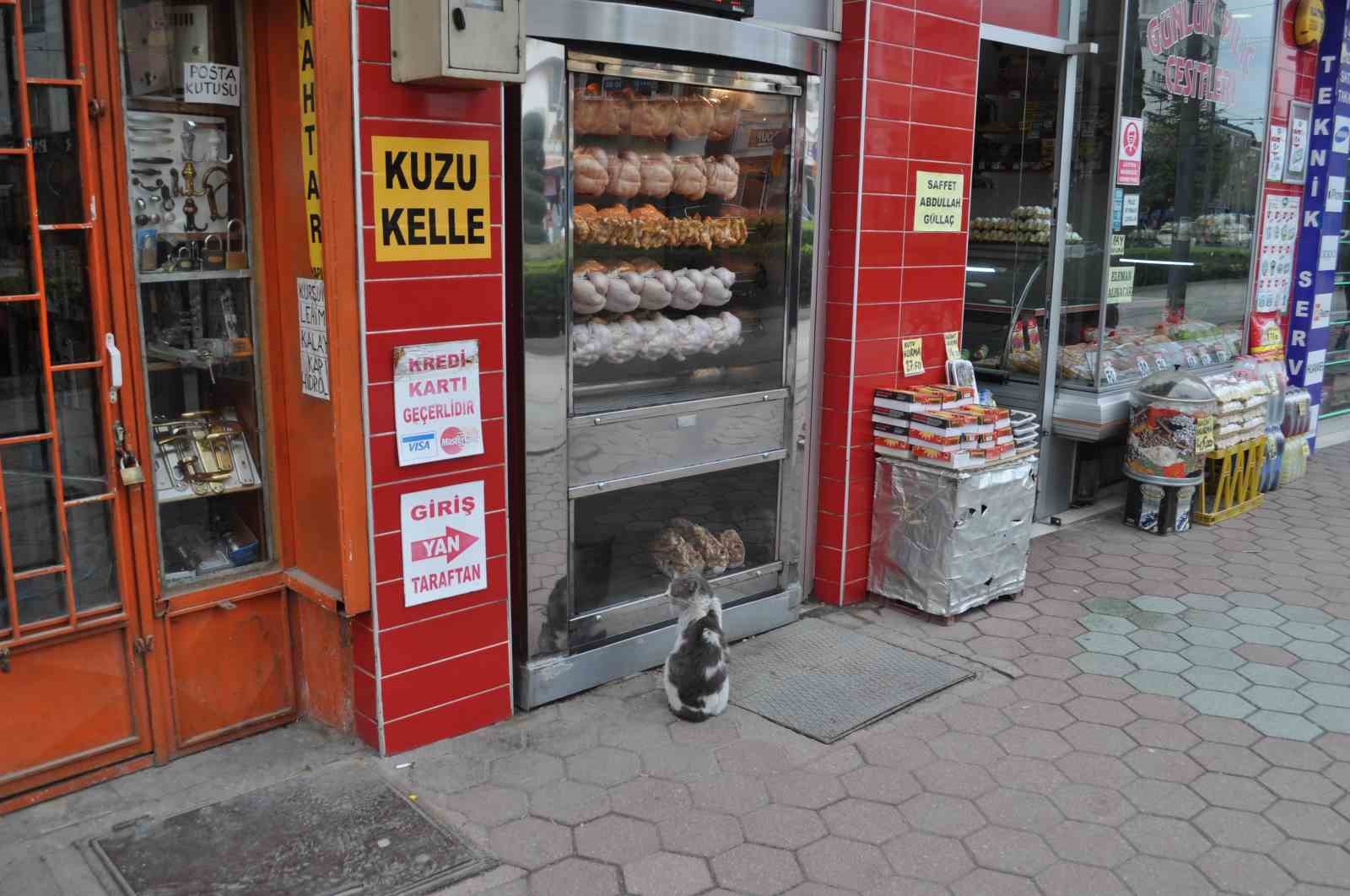 KENTİN İŞLEK BÖLGELERİNDEN BİRİ OLAN SİVRİHİSAR CADDESİNDE BULUNAN BİR KASAP
