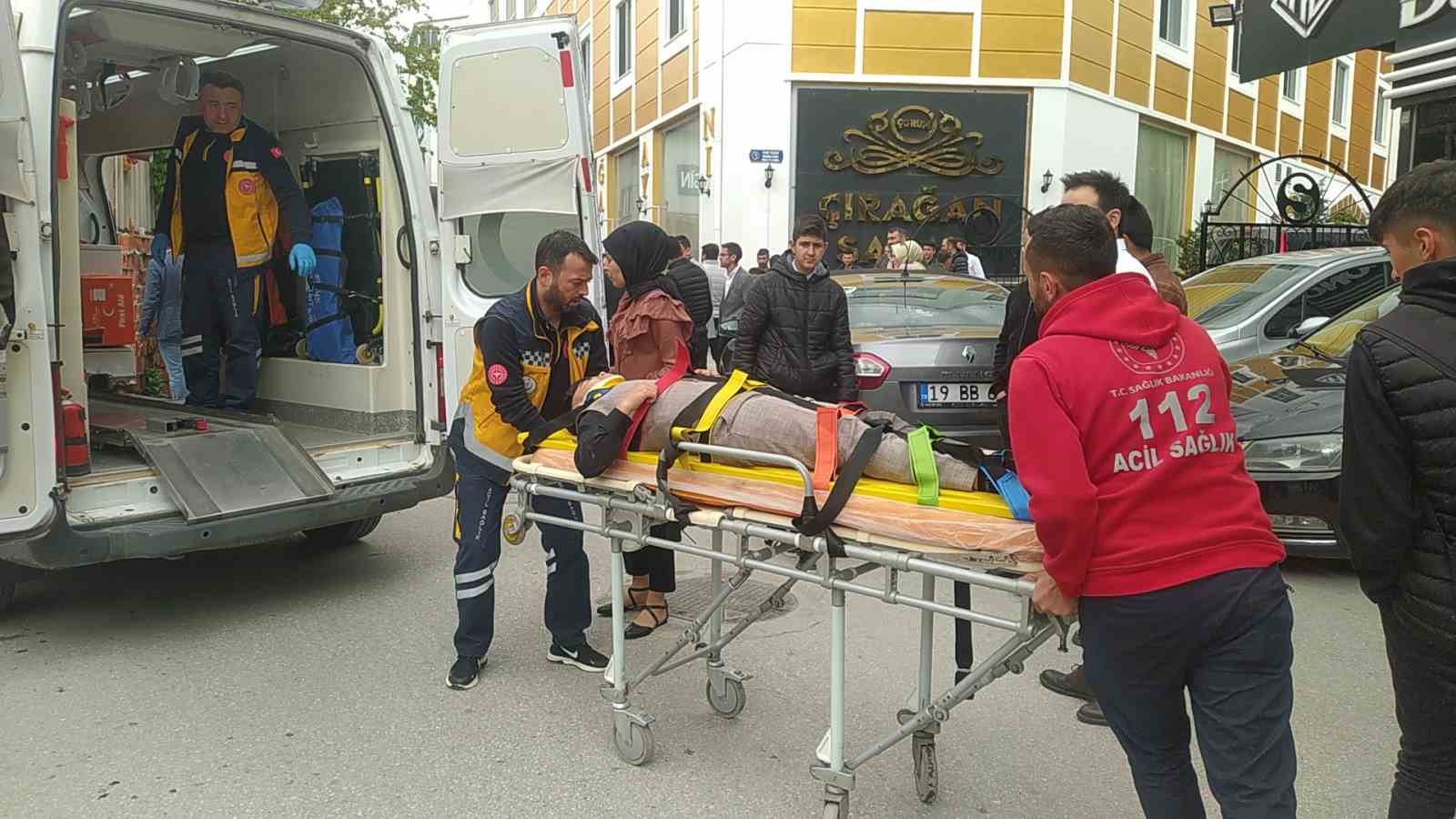 ÇORUM’DA KARŞIDAN KARŞIYA GEÇMEK İSTERKEN YERE DÜŞEN ÇOCUĞUN AYAĞININ ÜZERİNDEN