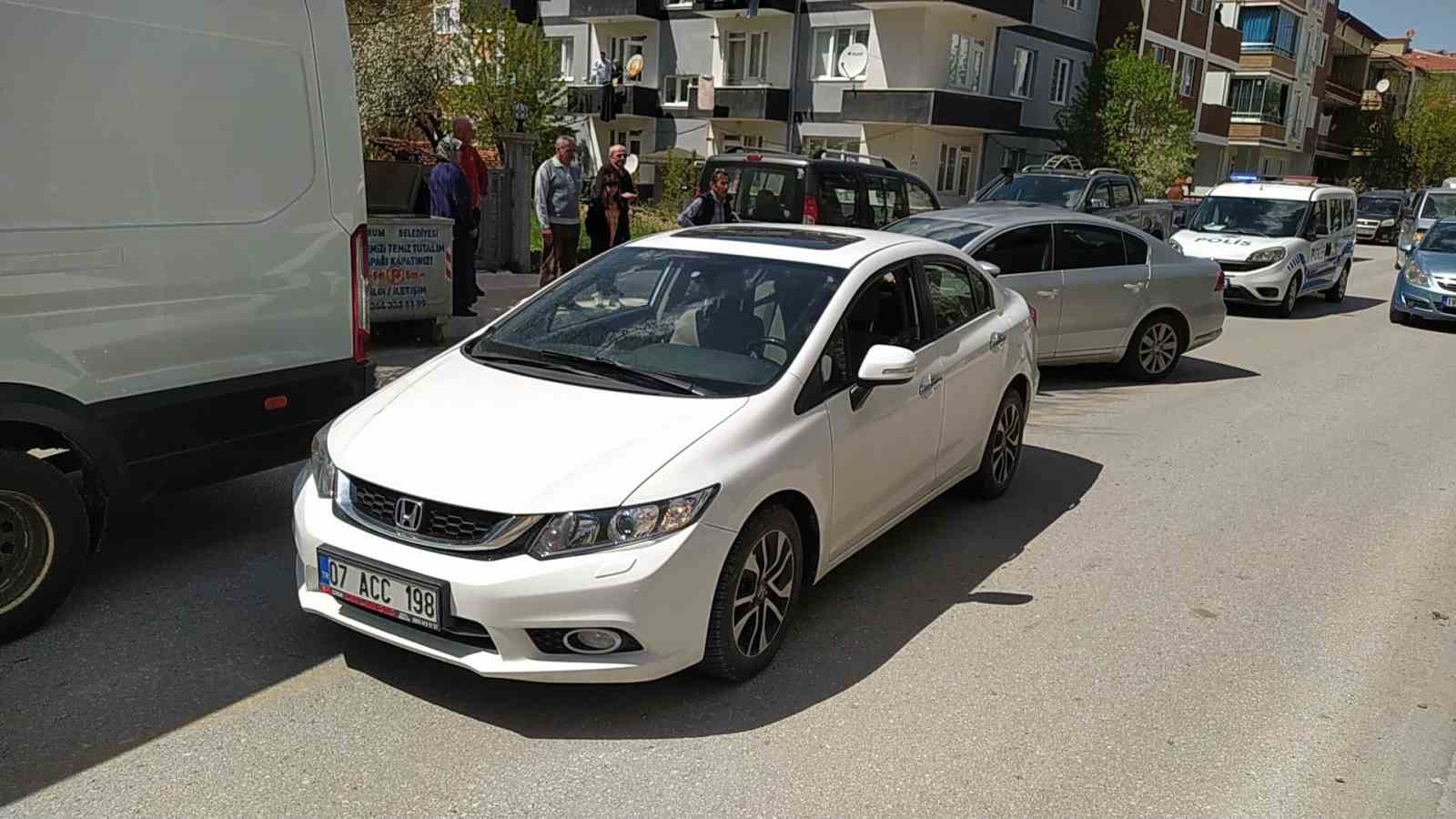 ÇORUM'DA YOLUN KARŞI TARAFINA GEÇMEYE ÇALIŞAN 8 YAŞINDAKİ ÇOCUĞA OTOMOBİL