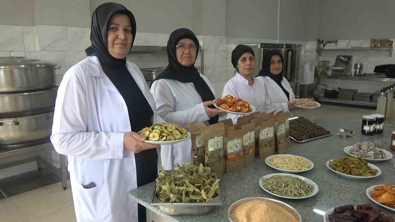 YÖRESEL ÜRÜNLER ÜRETİM MERKEZİ, İLÇEDEKİ KADINLARA GELİR KAYNAĞI OLDU.