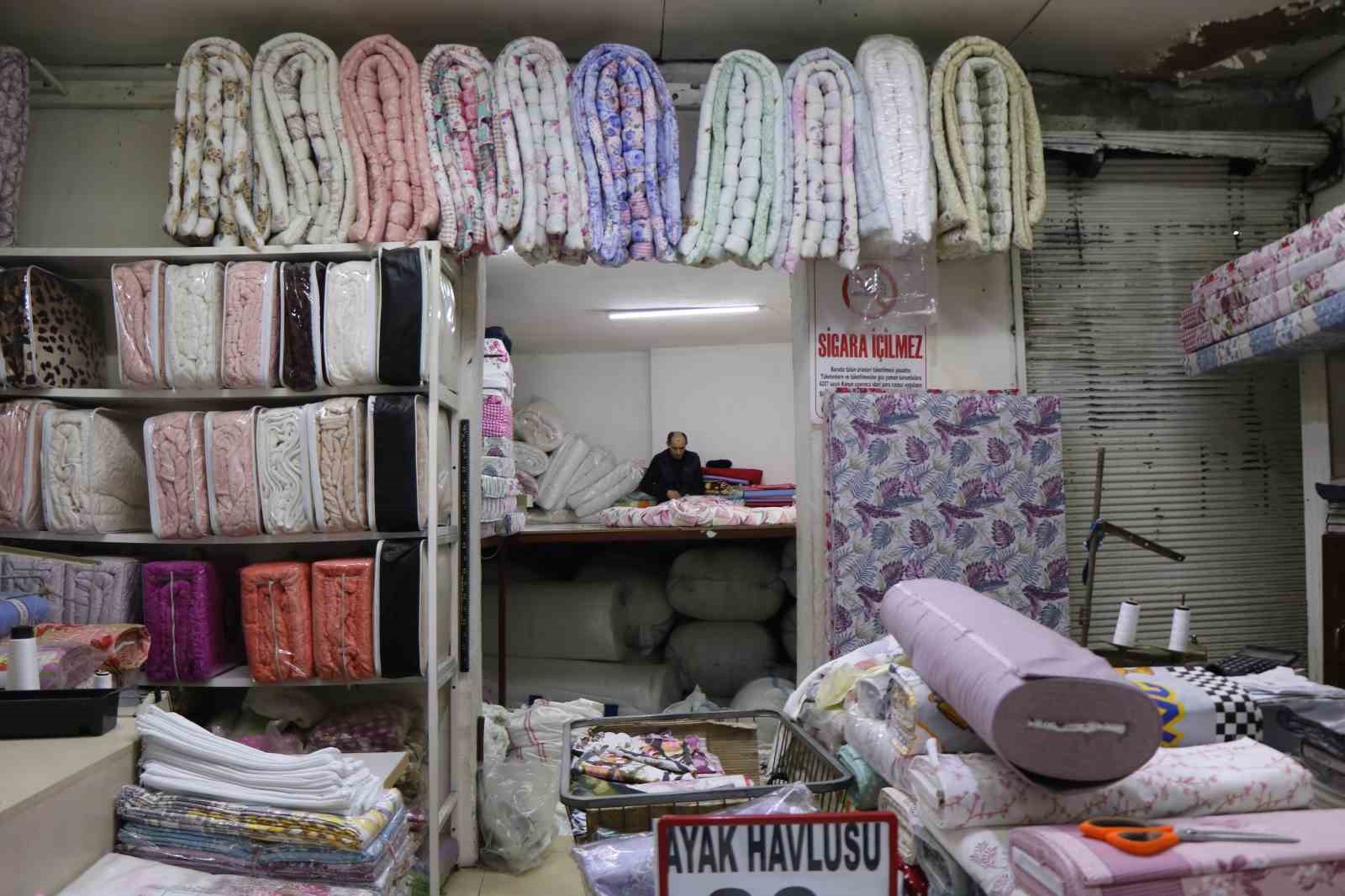EL YAPIMI YORGANA GÖRE FİYATI YARI YARIYA DAHA UCUZ OLAN