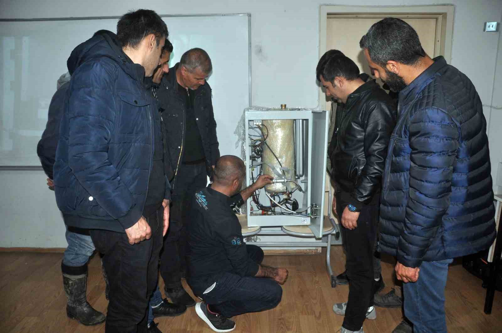 HAKKARİ’NİN YÜKSEKOVA HALK EĞİTİM MERKEZİ MÜDÜRLÜĞÜ BÜNYESİNDE VERİLEN DOĞALGAZ KURSUYLA