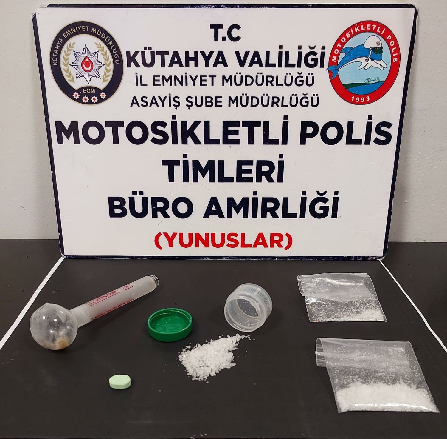 KÜTAHYA’DA YUNUS TİMLERİ BİR ŞAHSIN ÜZERİNDE UYUŞTURUCU ELE GEÇİRDİ