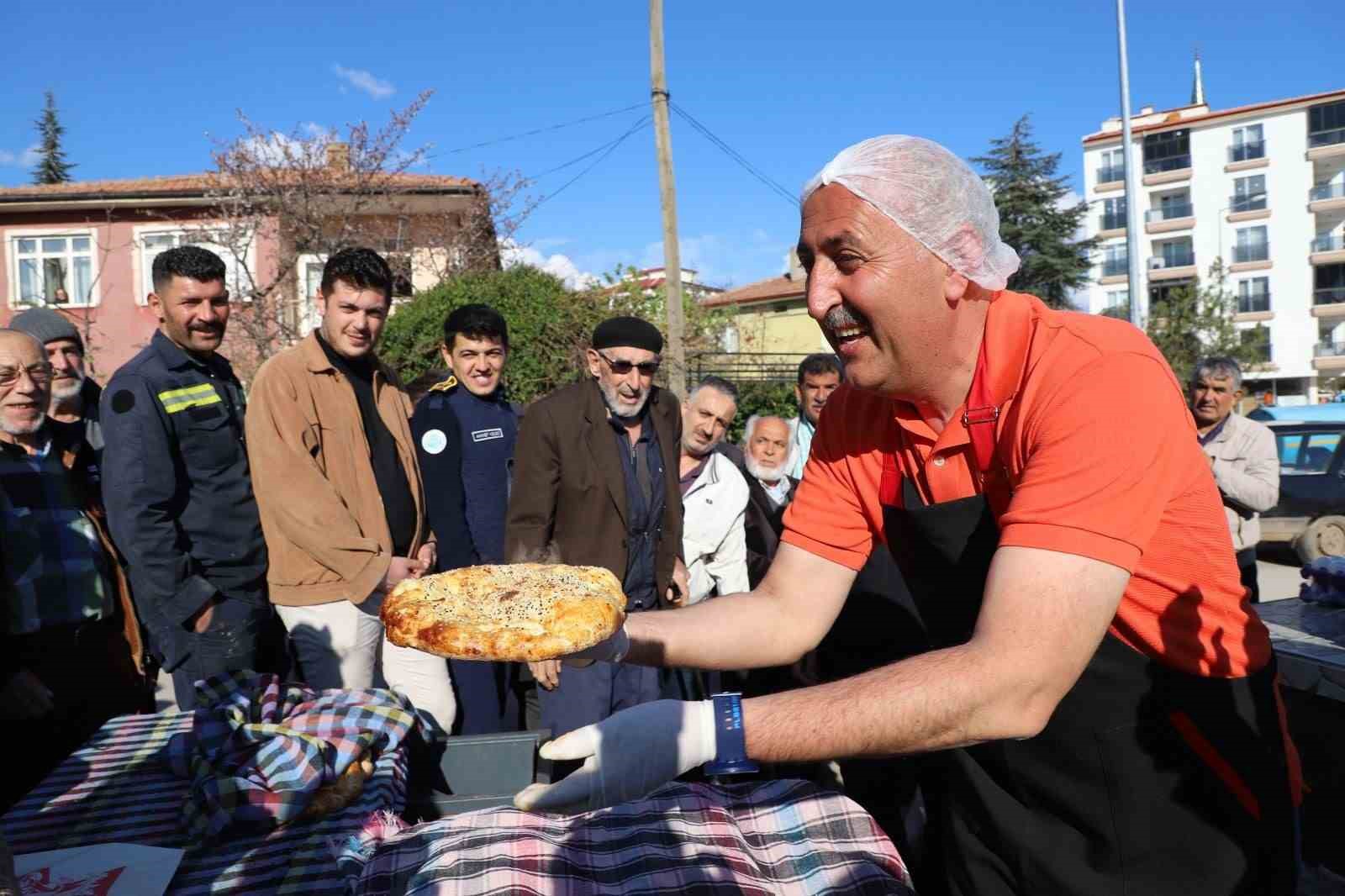 KIRIKKALE'NİN YAHŞİHAN İLÇESİNDE BAŞKAN TÜRKYILMAZ, İFTAR SOFRALARININ VAZGEÇİLMEZ LEZZETİ OLAN