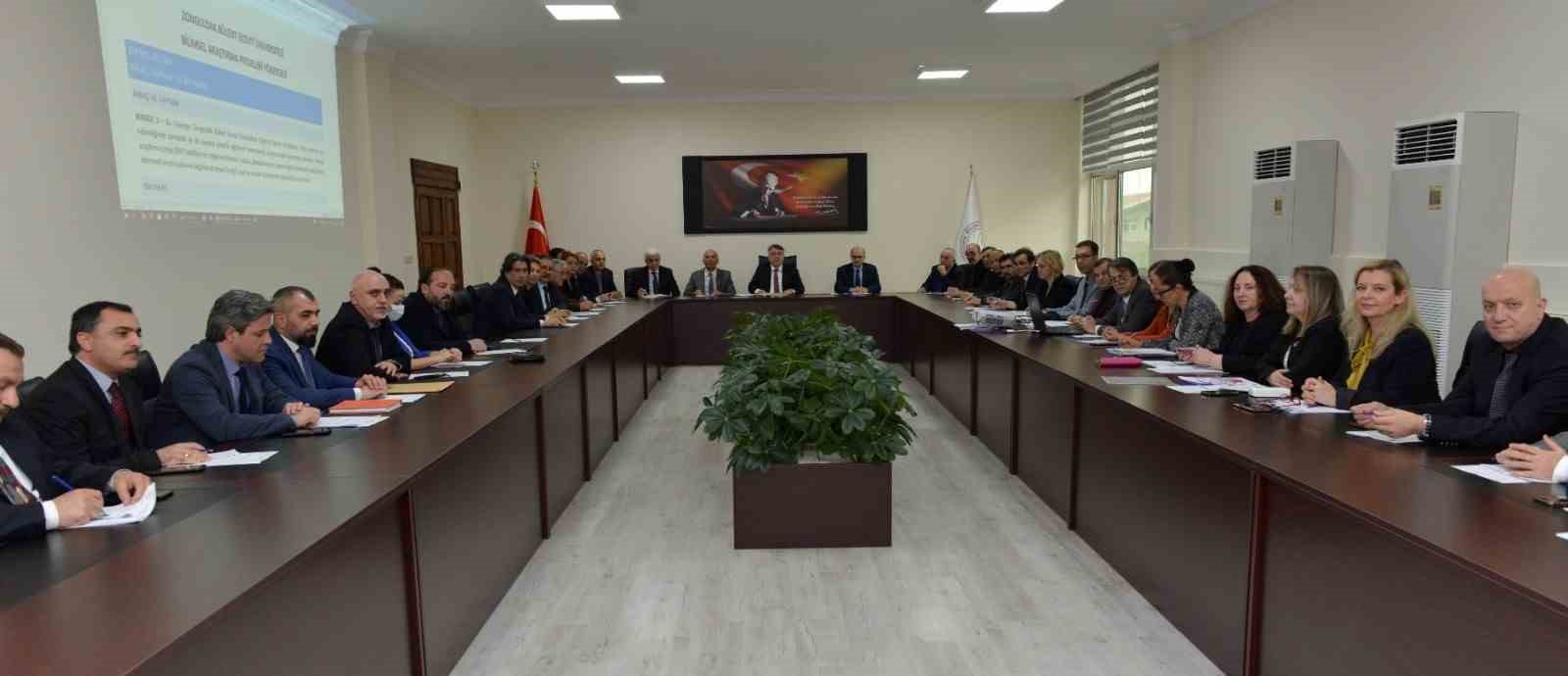 ZBEÜ REKTÖRÜ PROF. DR. İSMAİL HAKKI ÖZÖLÇER BAŞKANLIĞINDA BAP YÖNERGESİNİ