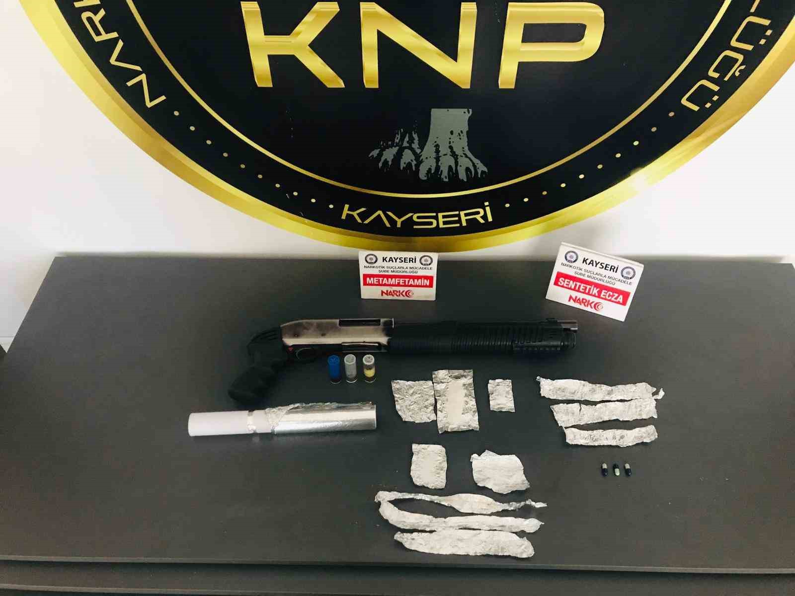 KAYSERİ’DE POLİS EKİPLERİ TARAFINDAN YAPILAN ÇALIŞMALARDA, UYUŞTURUCU MADDE TİCARETİ YAPTIĞI