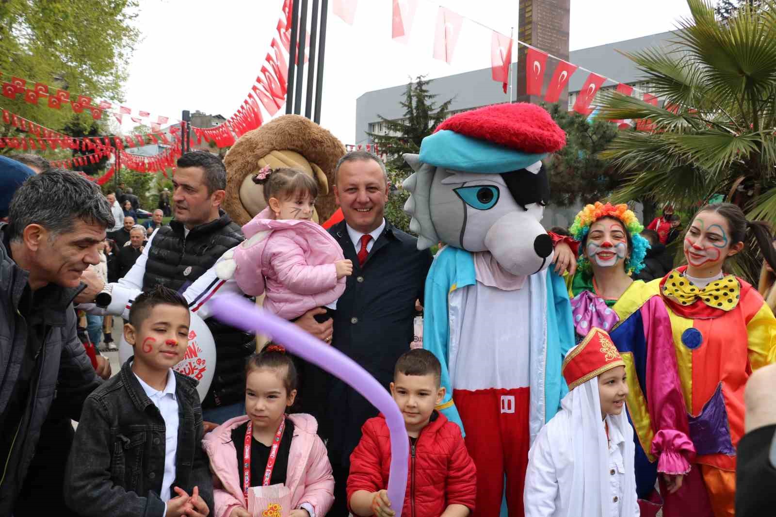ZONGULDAK'TA 23 NİSAN ULUSAL EGEMENLİK VE ÇOCUK BAYRAMI DOLAYISIYLA SAHİLDE